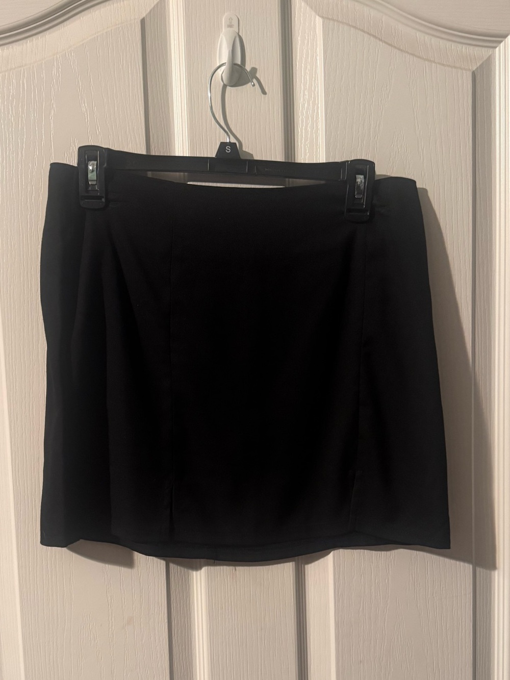 Sky and Sparrow Black Mini Skirt - Sleek Tailored Style